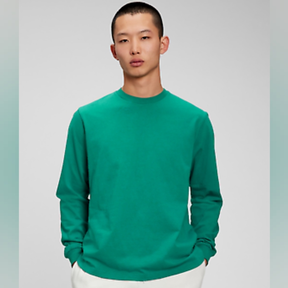 NWT Gap Classic Long Sleeve T-Shirt